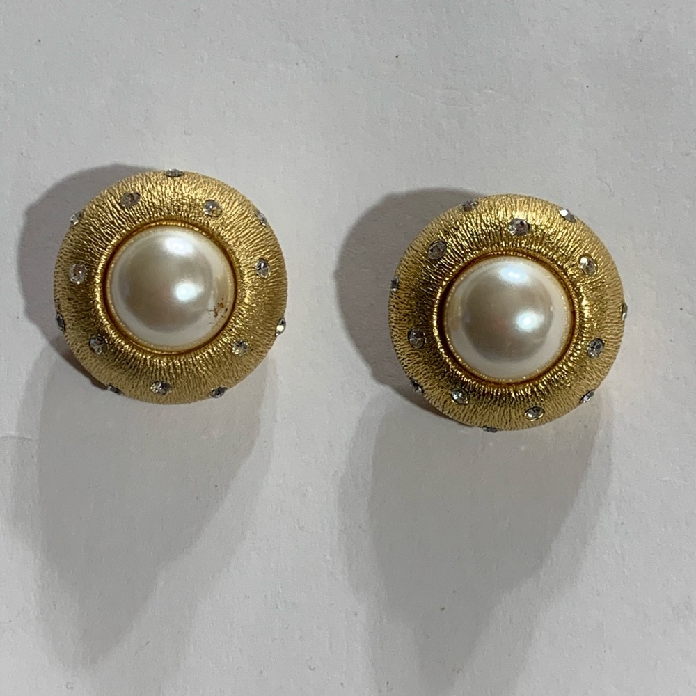 vintage DIOR gold-tone faux pearl clip EARRINGS - Picture 2 of 11